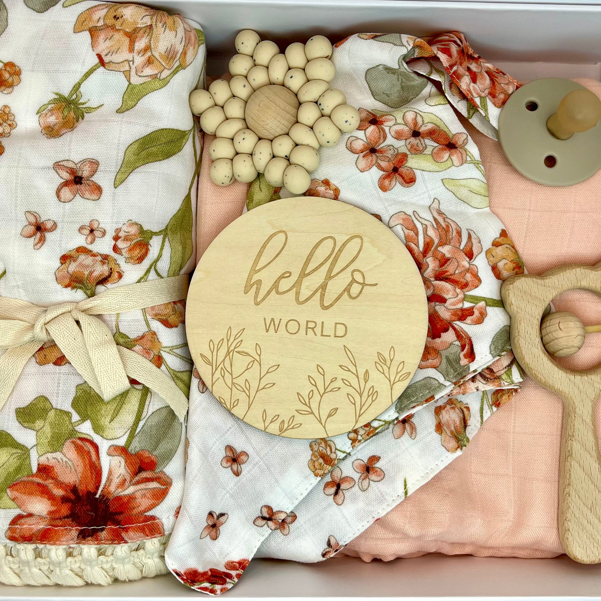 New born gift ideas. Blossom gift box for baby girl