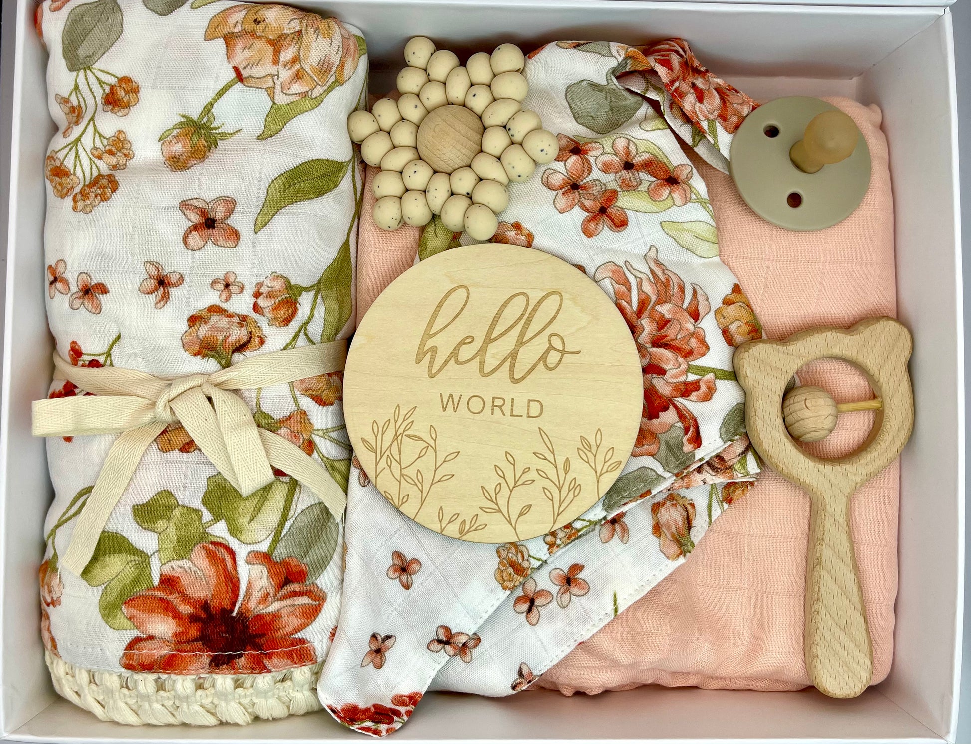 New born gift ideas. Blossom gift box for baby girl